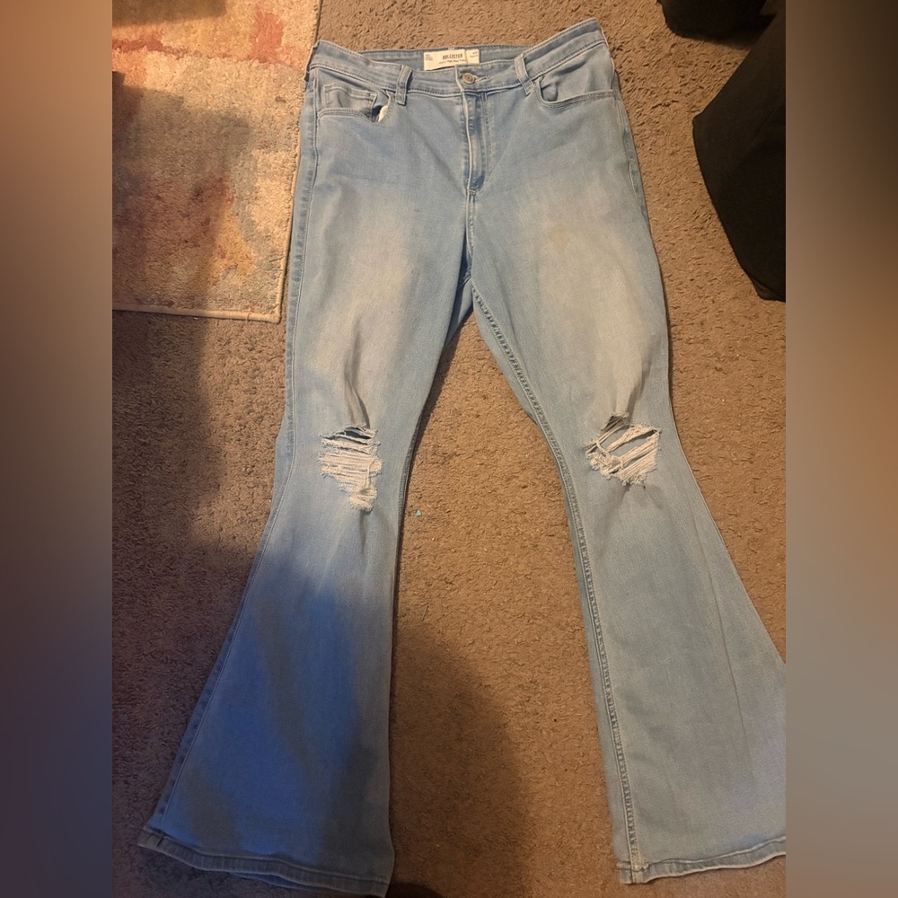 2 pair Hollister Light Wash & dark wash, Flare Jeans & boot